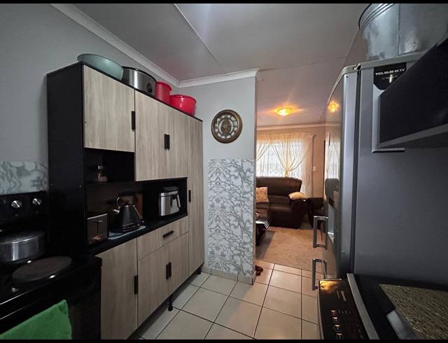 2 BEDROOM HOUSE FOR SALE IN VANDERBIJLPARK CE 4